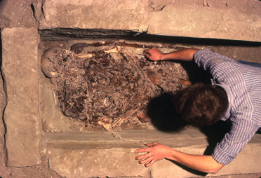 1978: excavation of ecclesiastics' tombs