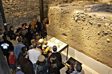 Visitors in the archaeological site