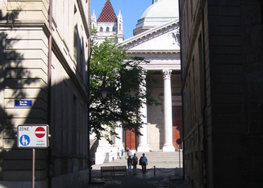 Vue de la façade de la cathédrale Saint-Pierre